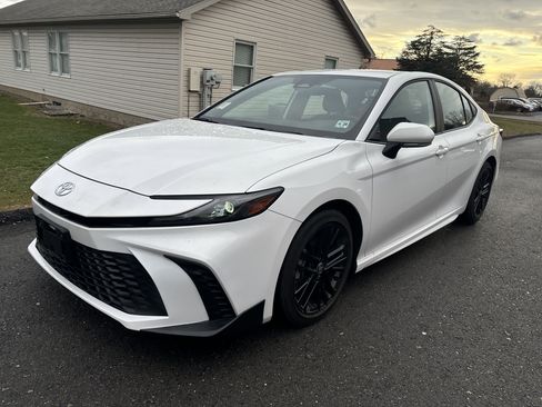 Used 2025 Toyota Camry SE image 8