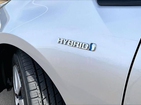 Used 2017 Toyota Prius Two image 31