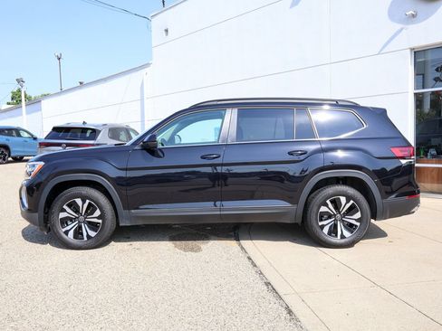 Used 2026 Volkswagen Atlas SE FWD image 2