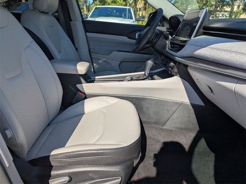 Used 2022 Jeep Compass Latitude image 10