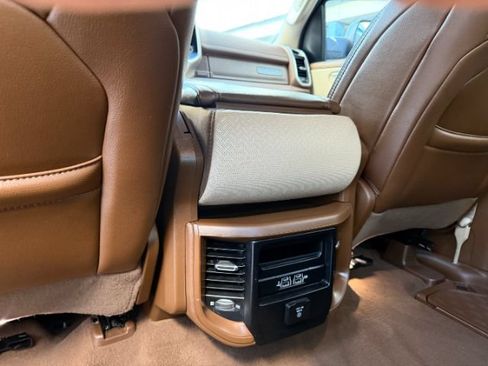 Used 2019 RAM 1500 Laramie AWD/4WD image 15