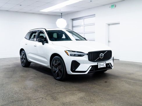 Used 2024 Volvo XC60 T8 Plus image 27