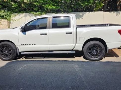 Used 2019 Nissan Titan SV w/ SV Convenience Package RWD image 1