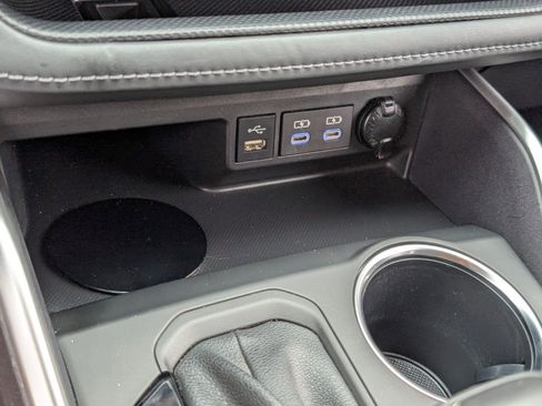 Used 2022 Toyota Highlander LE image 28