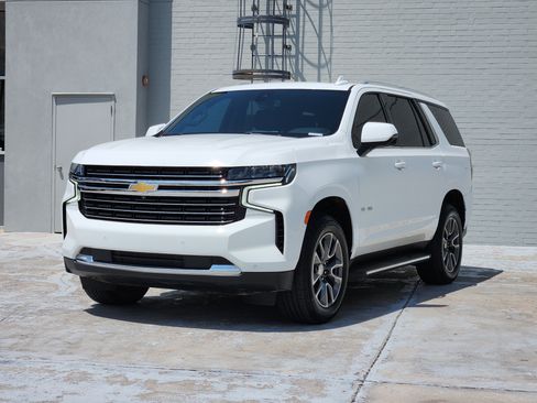 Used 2021 Chevrolet Tahoe LT w/ LT Signature Package AWD/4WD image 4