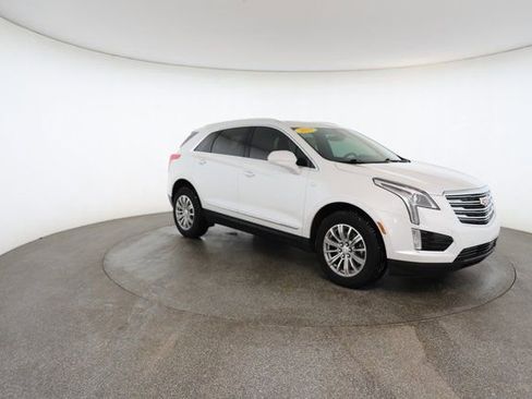 Used 2017 Cadillac XT5 Luxury w/ Driver Awareness Package image 26