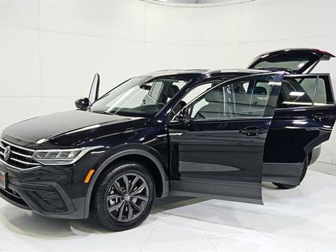 Used 2024 Volkswagen Tiguan SE FWD image 30