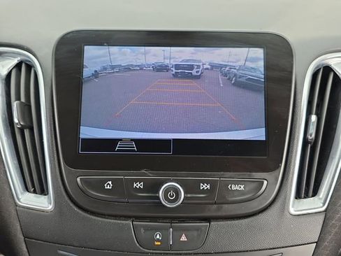 Used 2021 Chevrolet Malibu LT image 23