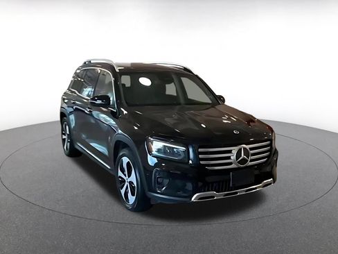 Used 2025 Mercedes-Benz GLB 250 image 3