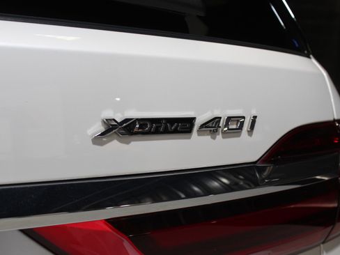 Used 2022 BMW X7 xDrive40i w/ Executive Package AWD/4WD image 12