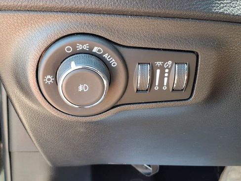 Used 2019 Jeep Compass Trailhawk AWD/4WD image 18