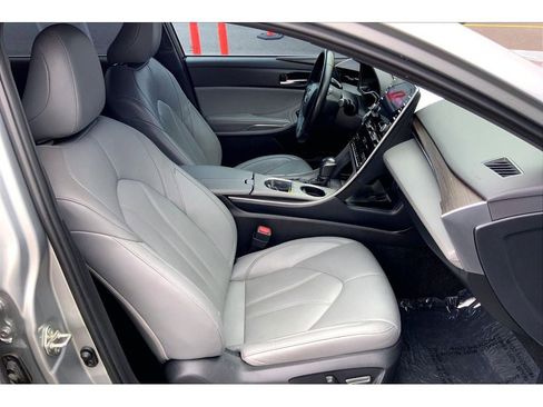 Used 2021 Toyota Avalon XLE FWD image 8