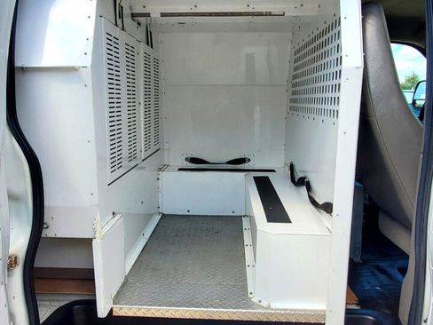 Used 2014 Chevrolet Express 3500 Extended image 18