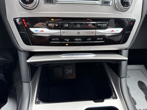 Certified 2024 Ford Explorer XLT AWD/4WD image 27