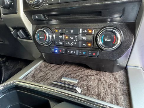 Used 2018 Ford F250 Lariat w/ Lariat Ultimate Package AWD/4WD image 29
