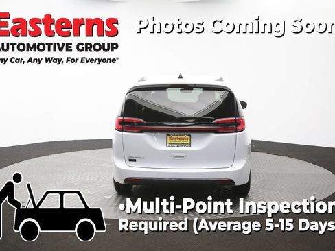 Used 2023 Chrysler Pacifica Touring-L FWD image 38