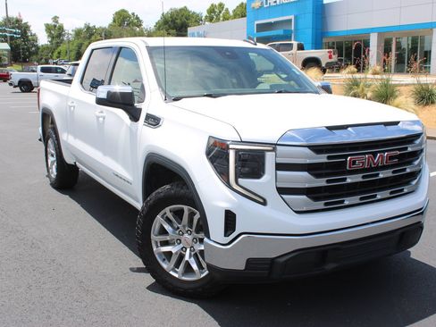 Used 2023 GMC Sierra 1500 SLE RWD image 2