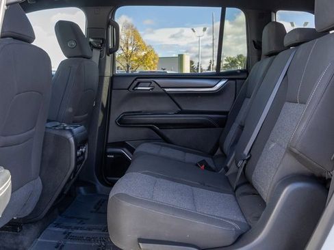 Used 2025 GMC Acadia Elevation image 8