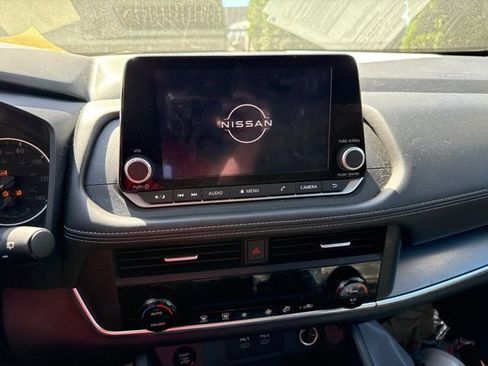 Used 2024 Nissan Rogue SV AWD/4WD image 8