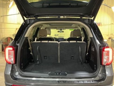 Used 2020 Ford Explorer XLT w/ Equipment Group 202A image 9