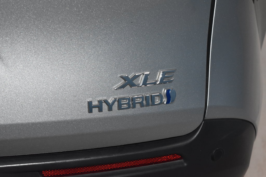 Used 2024 Toyota Sienna XLE FWD image 27