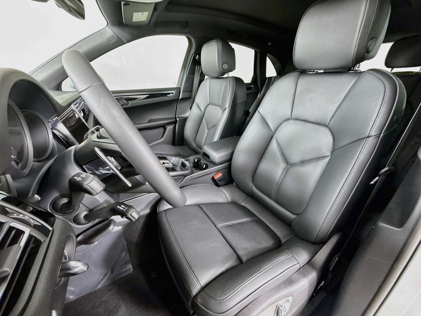 Used 2026 Porsche Macan AWD/4WD image 5