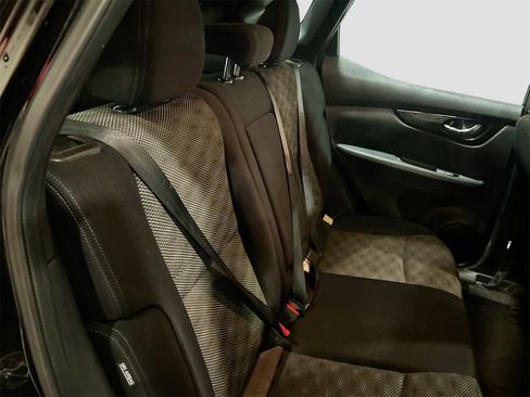 Used 2020 Nissan Rogue Sport SV image 26