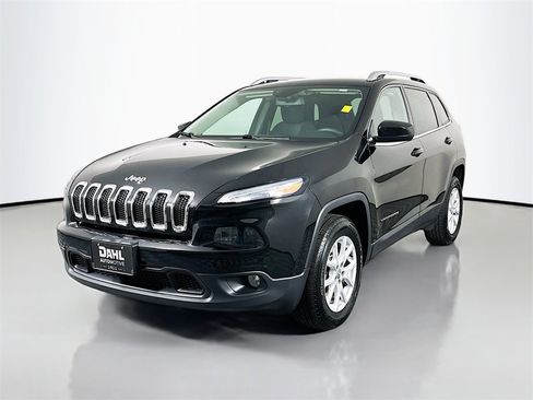 Used 2017 Jeep Cherokee Latitude w/ Cold Weather Group image 5