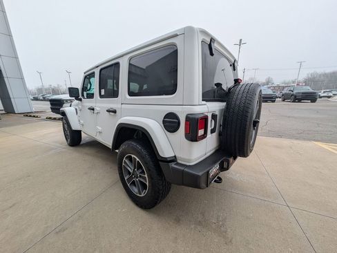 Used 2023 Jeep Wrangler Sahara image 6