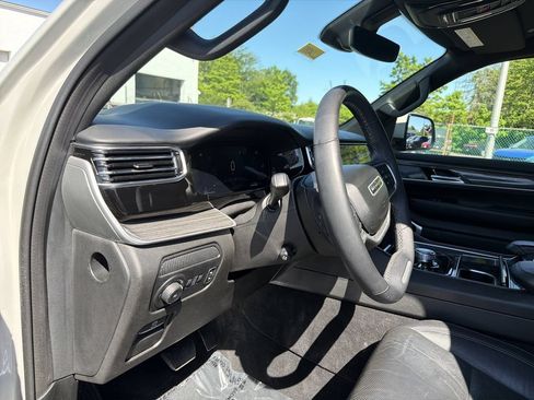 Used 2022 Jeep Wagoneer Series II AWD/4WD image 23