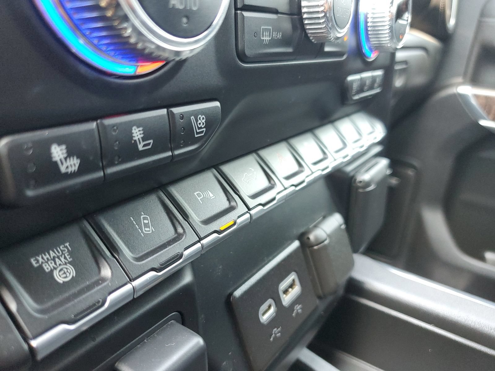Used 2022 GMC Sierra 3500 Denali AWD/4WD image 37