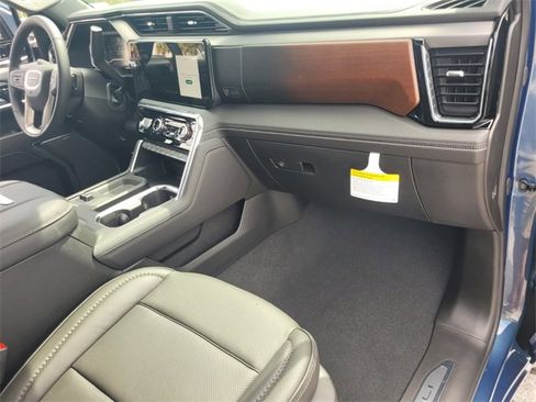 New 2025 GMC Sierra 2500 Denali w/ Denali Reserve Package image 17