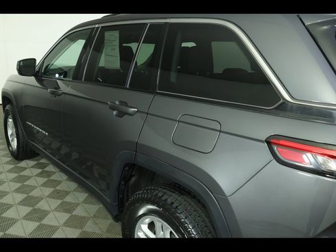 Used 2023 Jeep Grand Cherokee Laredo image 16