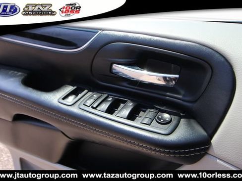 Used 2020 Dodge Grand Caravan SXT FWD image 11