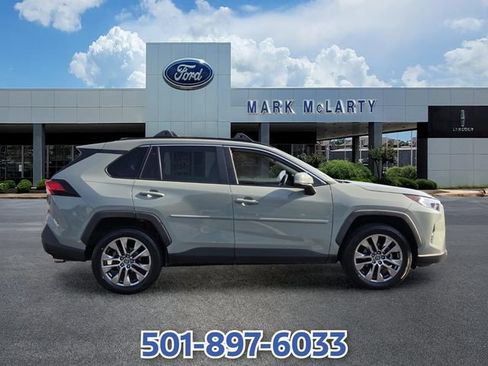 Used 2020 Toyota RAV4 XLE Premium FWD image 6