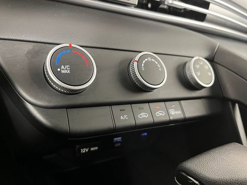 Used 2024 Hyundai Elantra SE image 26