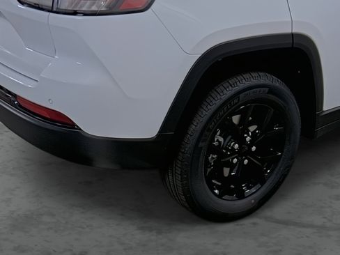 New 2025 Jeep Grand Cherokee Altitude image 12