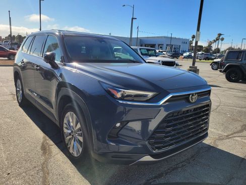 Used 2024 Toyota Grand Highlander AWD image 4