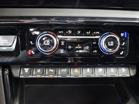 Used 2025 GMC Sierra 2500 AT4X AWD/4WD image 30