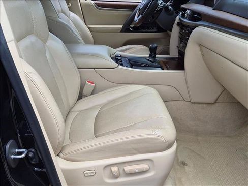 Used 2018 Lexus LX 570 4WD w/ Luxury Package image 21