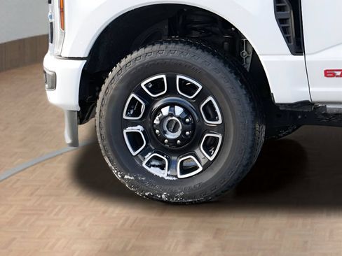 Used 2025 Ford F250 Platinum AWD/4WD image 9