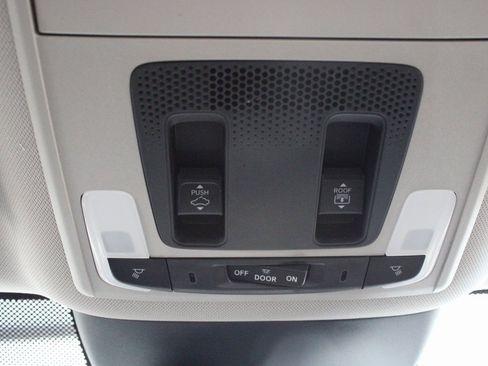 Used 2025 Honda Pilot Elite image 32