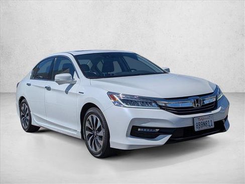 Used 2017 Honda Accord Touring image 3