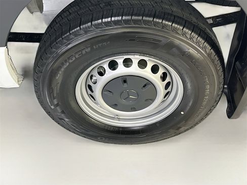 Used 2025 Mercedes-Benz Sprinter 2500 image 30