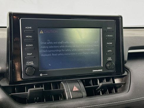 Used 2021 Toyota RAV4 LE FWD image 14