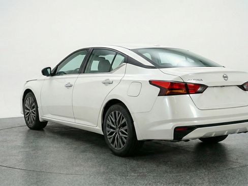 Used 2025 Nissan Altima 2.5 SV image 6