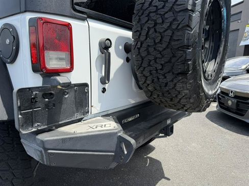 Used 2017 Jeep Wrangler Unlimited Rubicon w/ Connectivity Group AWD/4WD image 7