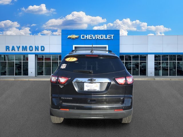 Used 2017 Chevrolet Traverse LT w/ Style and Technology Package FWD image 4