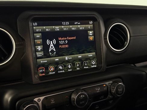 Used 2023 Jeep Wrangler Unlimited Sahara AWD/4WD image 19