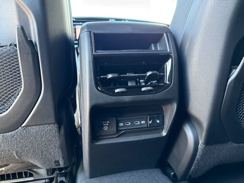 New 2026 Jeep Grand Cherokee Limited AWD/4WD image 32